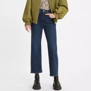 Levi’s High Waisted Crop Flare jeans in Dark Wash Size 30